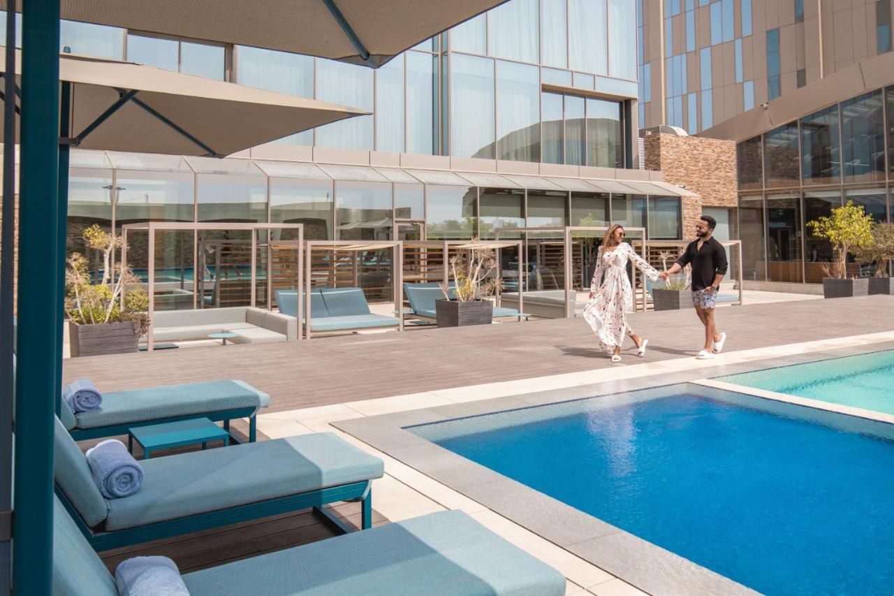 Jeddah Marriott Hotel Madinah Road Kültér fotó The pool at the hotel