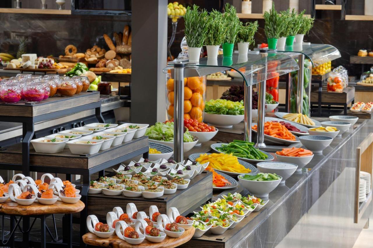 Jeddah Marriott Hotel Madinah Road Kültér fotó A salad bar