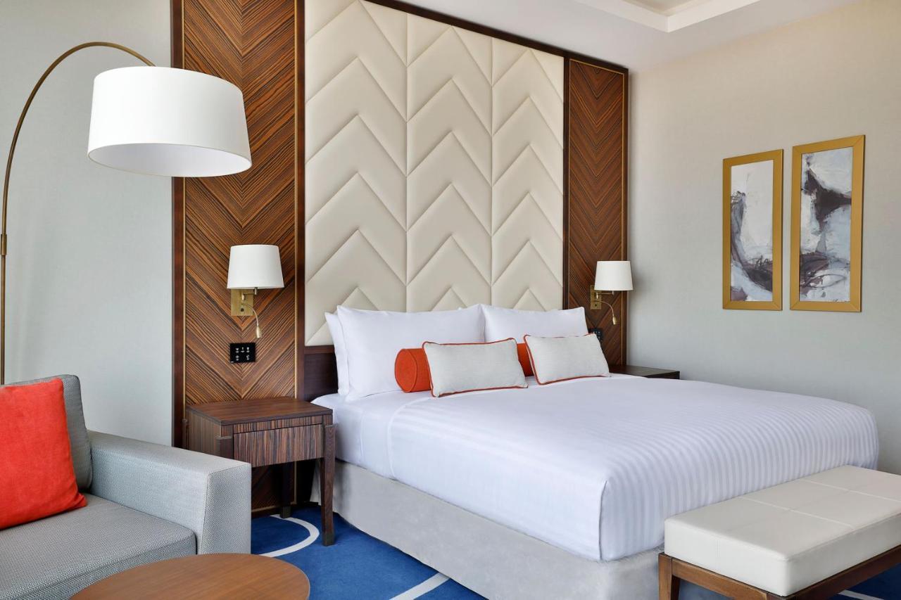 Jeddah Marriott Hotel Madinah Road Kültér fotó A guest room at the hotel