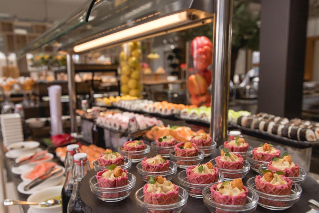 Jeddah Marriott Hotel Madinah Road Kültér fotó A buffet at a hotel