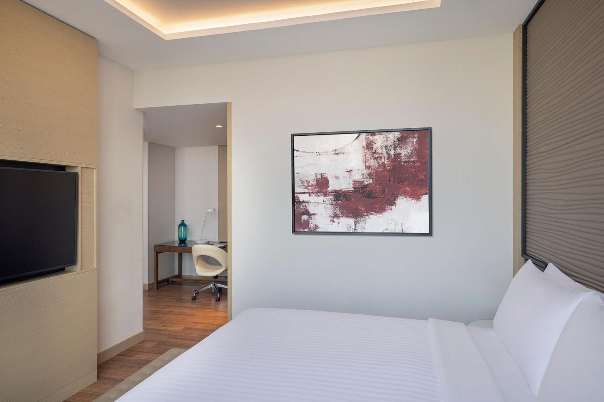 Jeddah Marriott Hotel Madinah Road Kültér fotó A bedroom at the hotel