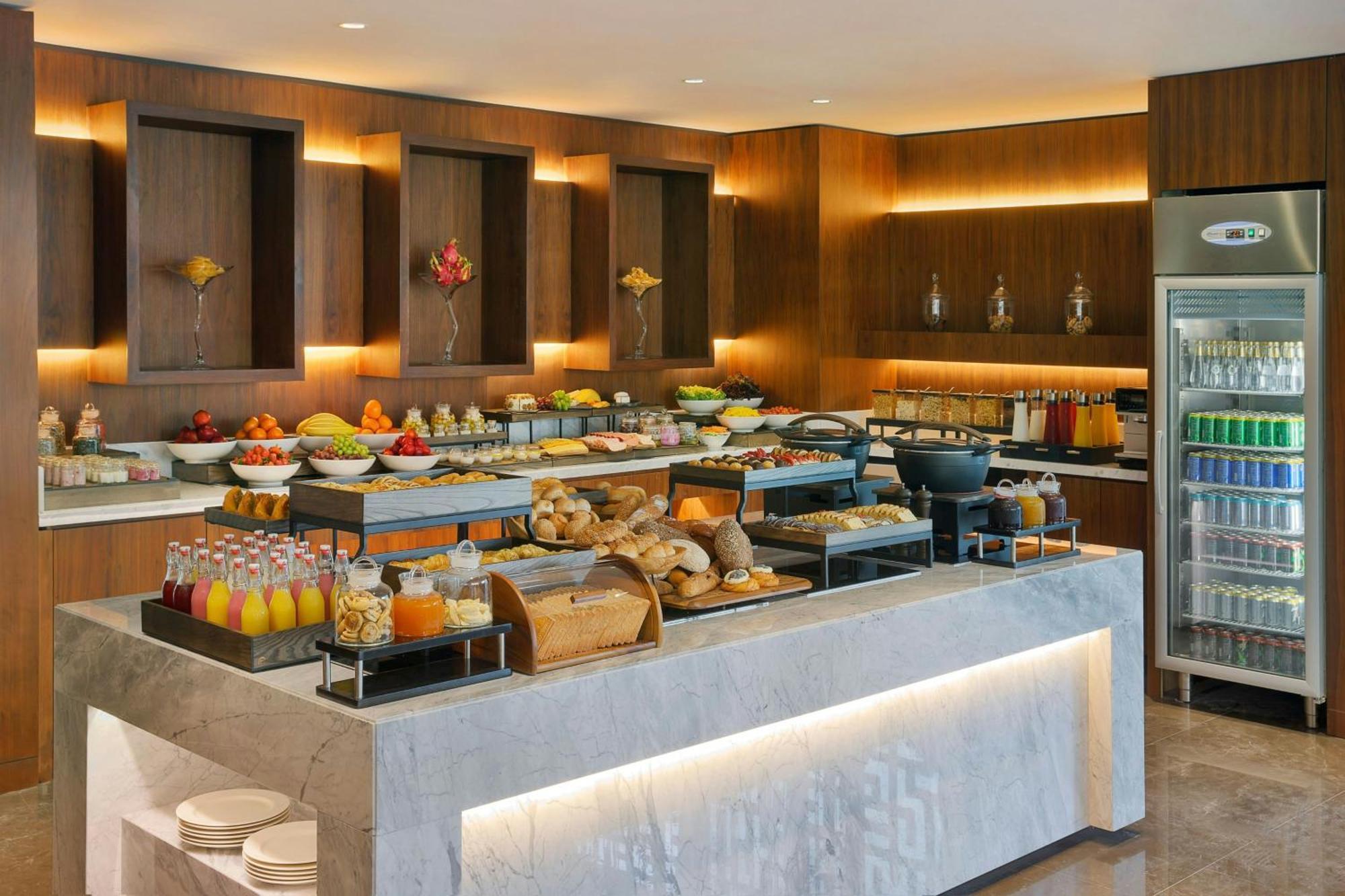 Jeddah Marriott Hotel Madinah Road Kültér fotó A buffet at a hotel